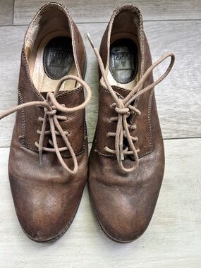 FRYE Anna Oxford Distressed Brown Leather Shoes - Women's 7.5 M